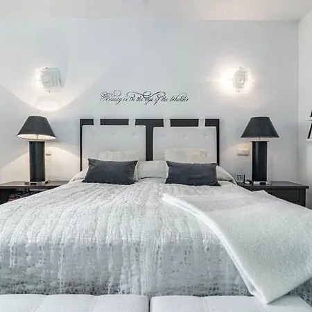 Exclusive Vintage Serenade In Aldea Blanca - Walking Distance To Centro Plaza *