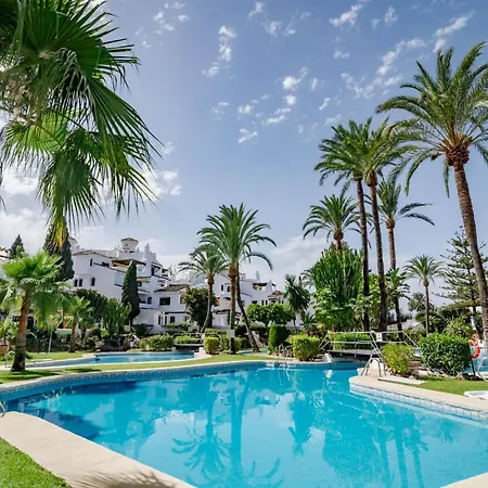 Exclusive Vintage Serenade In Aldea Blanca - Walking Distance To Centro Plaza Marbella
